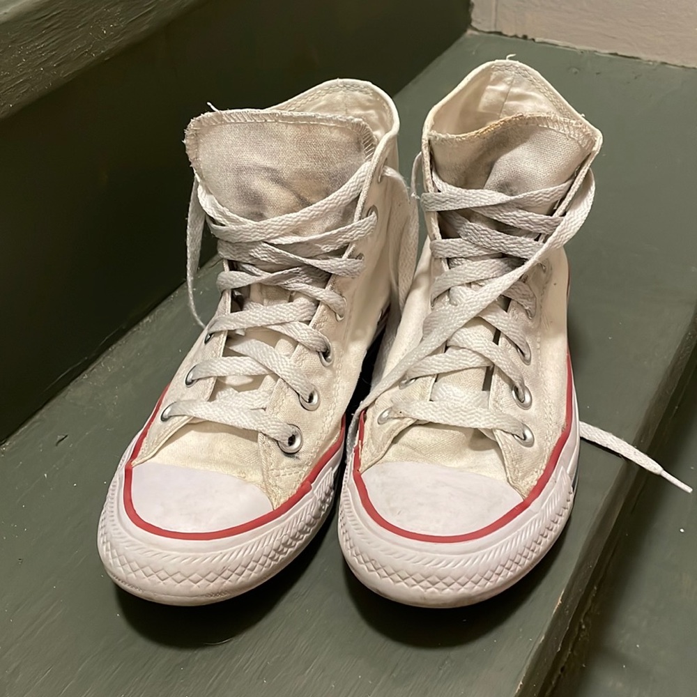 White high top converse sneakers size women’s 6/ men’s 4